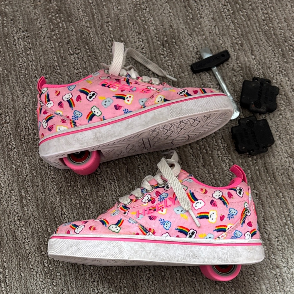 Heelys Pink and White Kids Sneakers with Fun Patterns - Picture 5 of 6